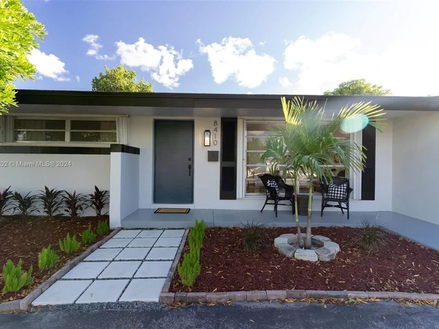8410 NW 25th Ct, Sunrise FL 33322