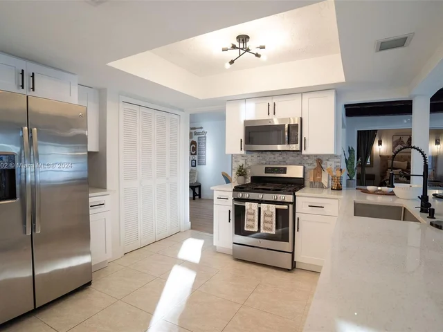 8410 NW 25th Ct, Sunrise FL 33322