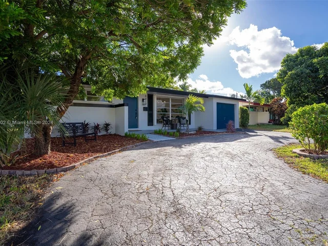 8410 NW 25th Ct, Sunrise FL 33322