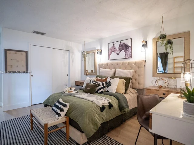 8410 NW 25th Ct, Sunrise FL 33322