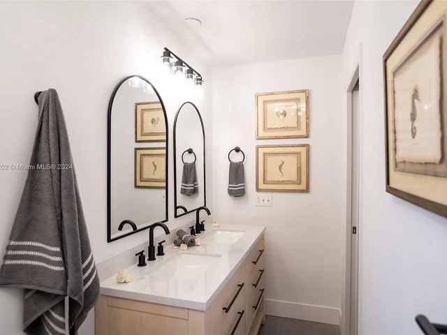 8410 NW 25th Ct, Sunrise FL 33322