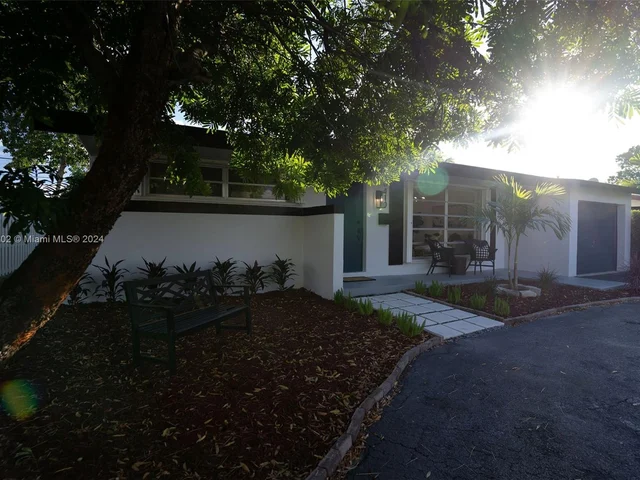 8410 NW 25th Ct, Sunrise FL 33322