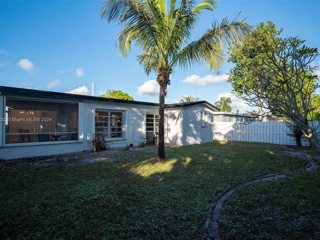 8410 NW 25th Ct, Sunrise FL 33322