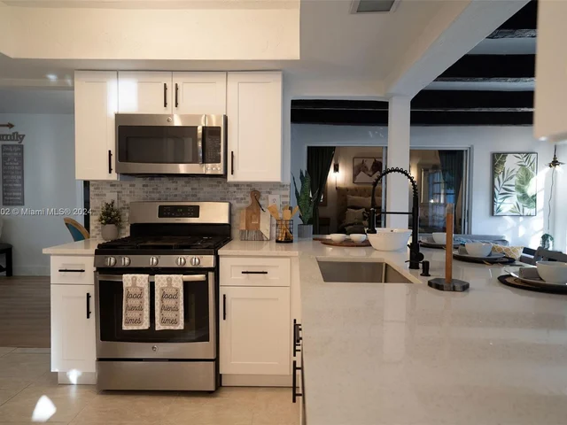 8410 NW 25th Ct, Sunrise FL 33322