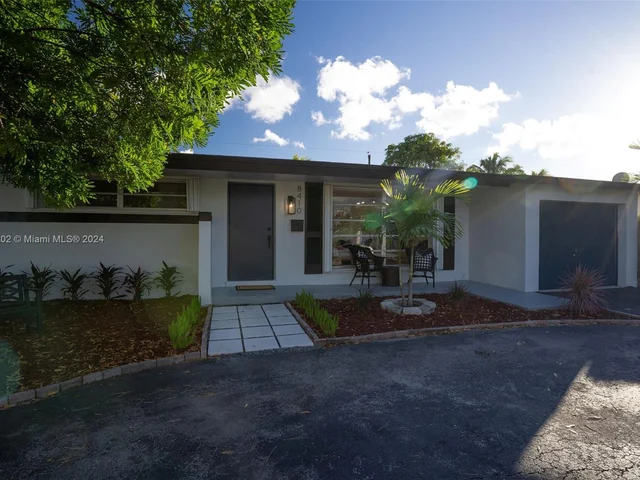 8410 NW 25th Ct, Sunrise FL 33322