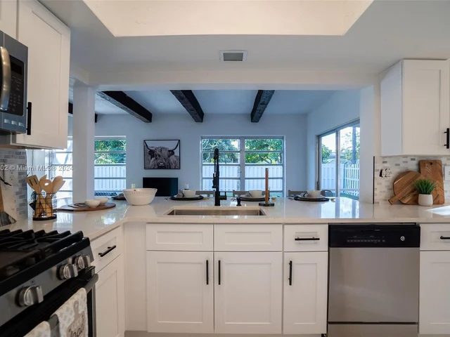 8410 NW 25th Ct, Sunrise FL 33322