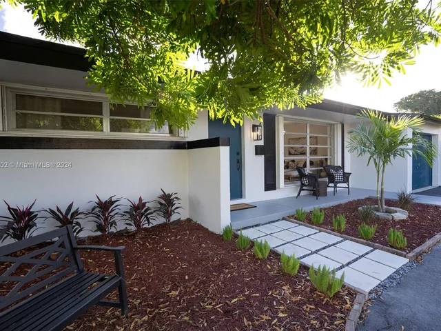 8410 NW 25th Ct, Sunrise FL 33322