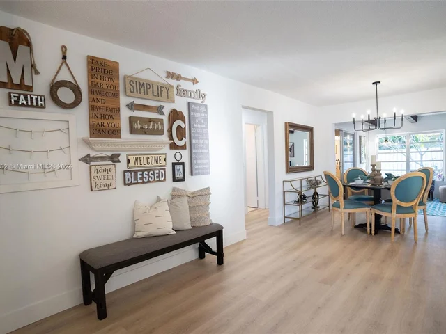 8410 NW 25th Ct, Sunrise FL 33322