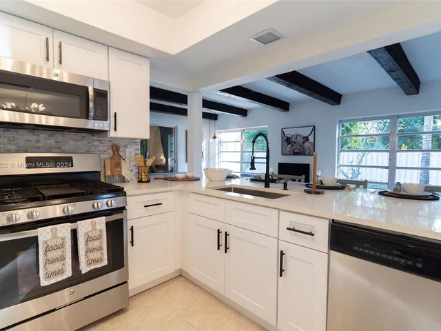 8410 NW 25th Ct, Sunrise FL 33322