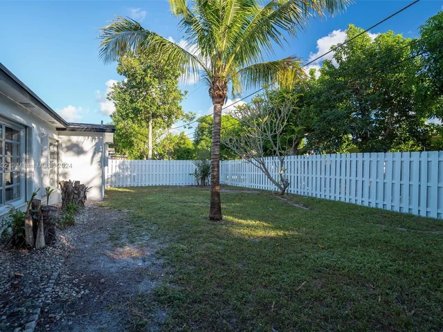 8410 NW 25th Ct, Sunrise FL 33322