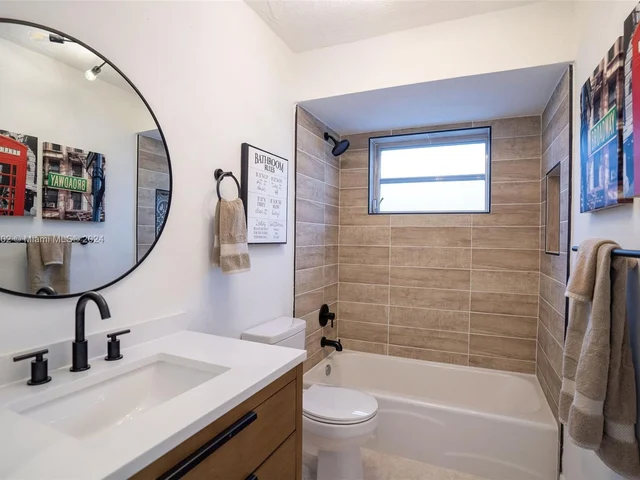 8410 NW 25th Ct, Sunrise FL 33322