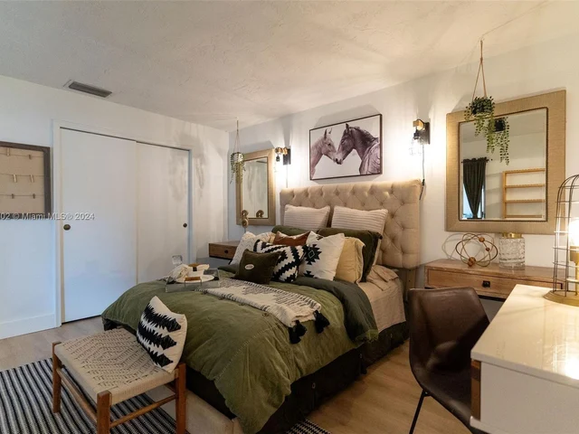 8410 NW 25th Ct, Sunrise FL 33322