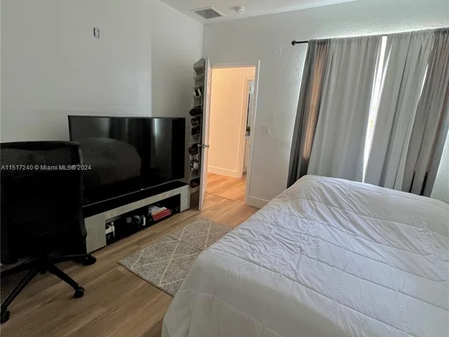 1557 SE 20th Ter, Homestead FL 33035