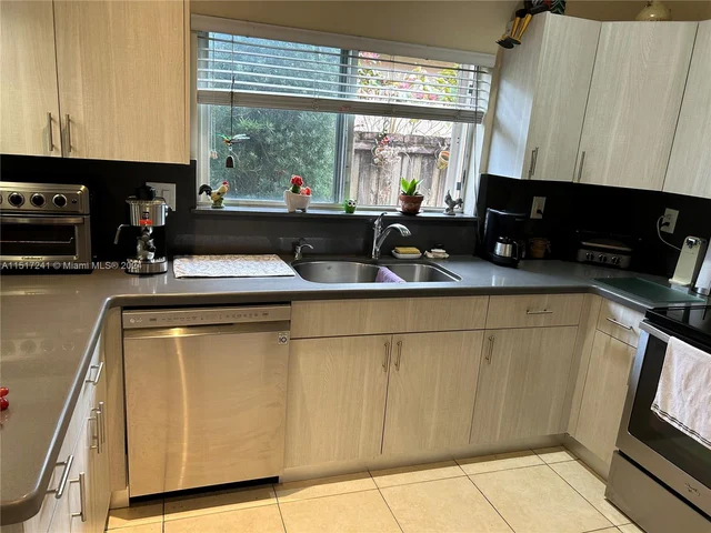 13165 SW 142 TER, Miami FL 33186