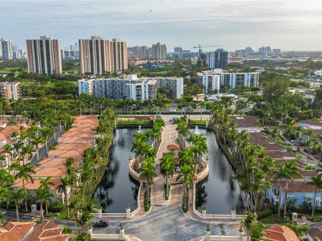 3172 NE 211th St, Aventura FL 33180