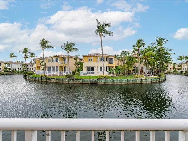 3172 NE 211th St, Aventura FL 33180