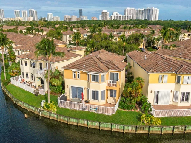 3172 NE 211th St, Aventura FL 33180