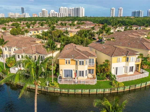 3172 NE 211th St, Aventura FL 33180