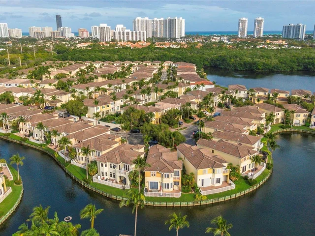 3172 NE 211th St, Aventura FL 33180