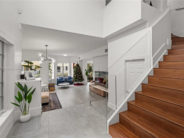 3172 NE 211th St, Aventura FL 33180