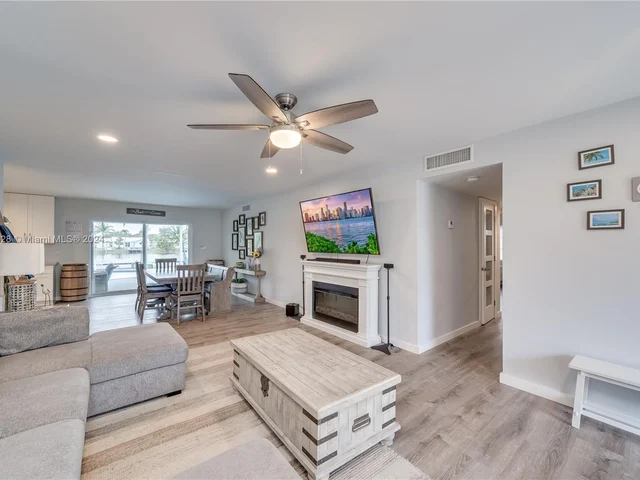 3341 NW 67th St, Fort Lauderdale FL 33309