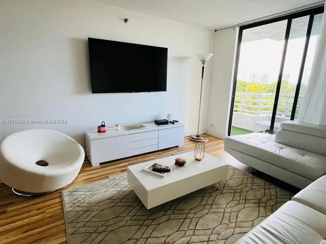 3300 NE 192nd St # 512, Aventura FL 33180