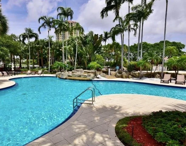 3300 NE 192nd St # 512, Aventura FL 33180