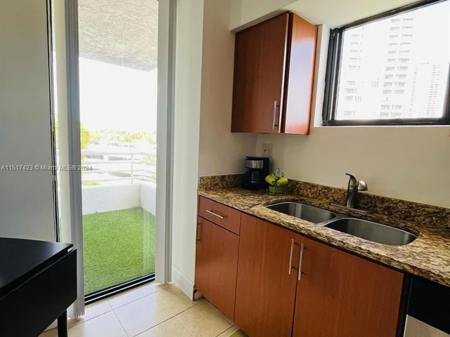 3300 NE 192nd St # 512, Aventura FL 33180