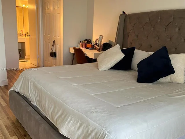 3300 NE 192nd St # 512, Aventura FL 33180