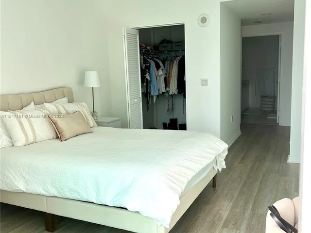 951 Brickell Ave # 3711, Miami FL 33131