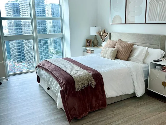 951 Brickell Ave # 3711, Miami FL 33131