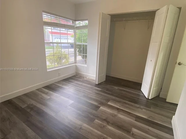 325 Somerset Way, Weston FL 33326