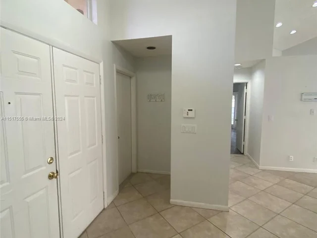 325 Somerset Way, Weston FL 33326