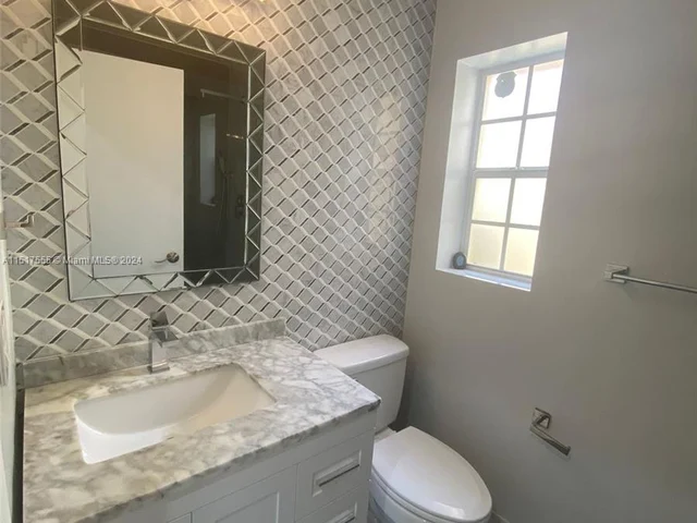 325 Somerset Way, Weston FL 33326