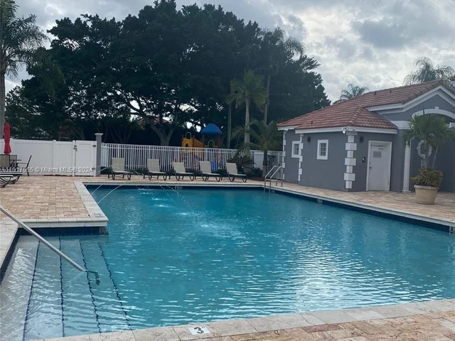 325 Somerset Way, Weston FL 33326