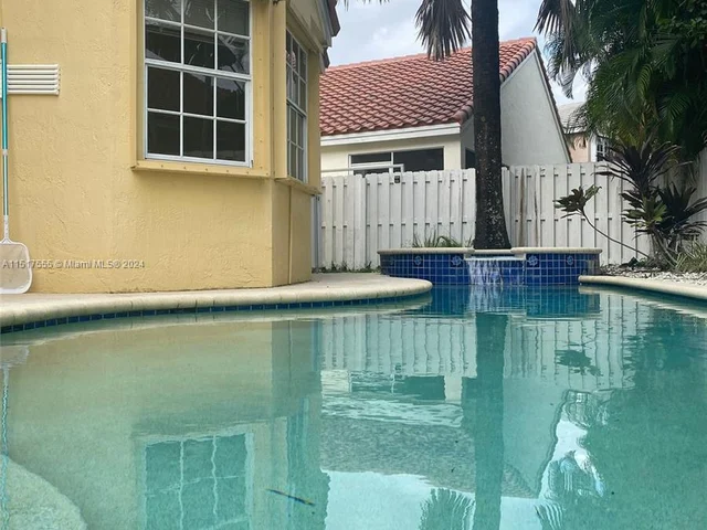 325 Somerset Way, Weston FL 33326