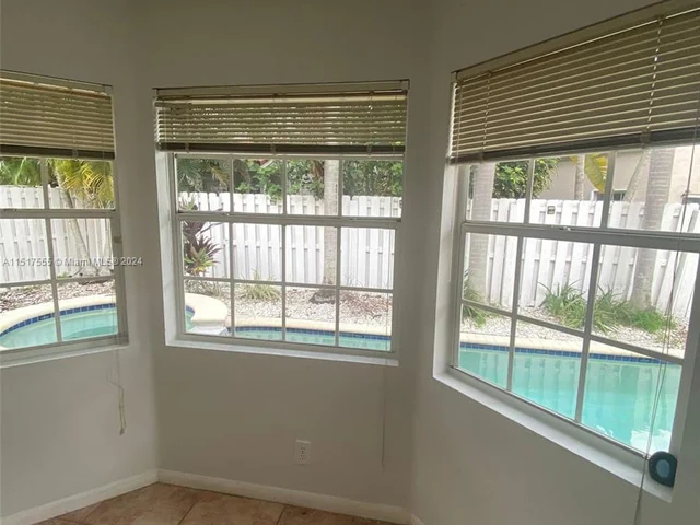 325 Somerset Way, Weston FL 33326