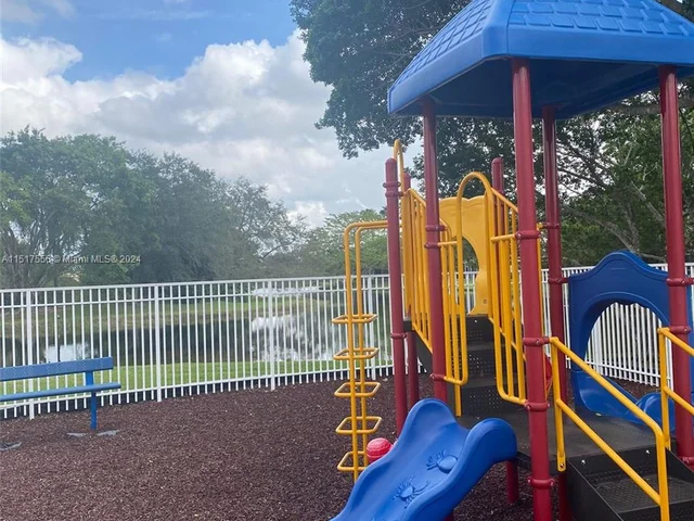 325 Somerset Way, Weston FL 33326