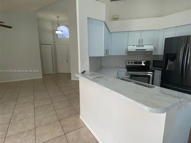 325 Somerset Way, Weston FL 33326
