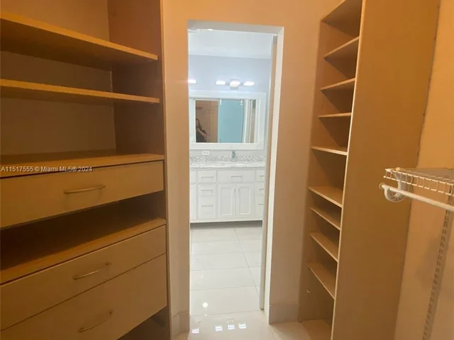 325 Somerset Way, Weston FL 33326