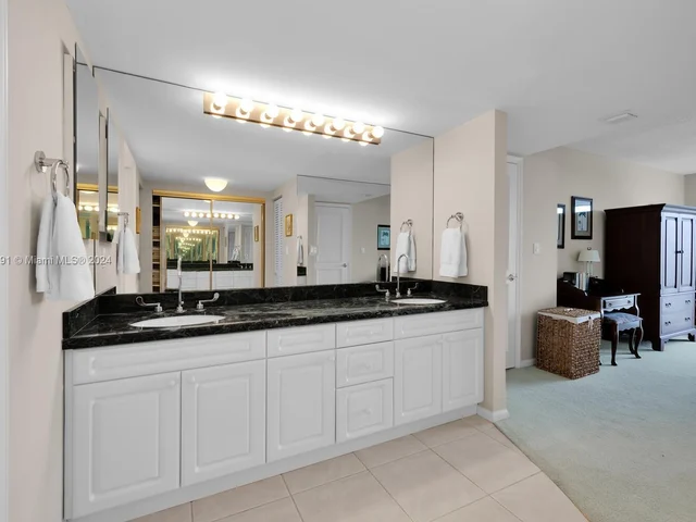 155 Ocean Lane Dr # 908, Key Biscayne FL 33149