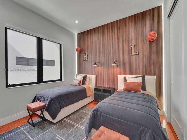 8151 NW 48th Ter, Doral FL 33166