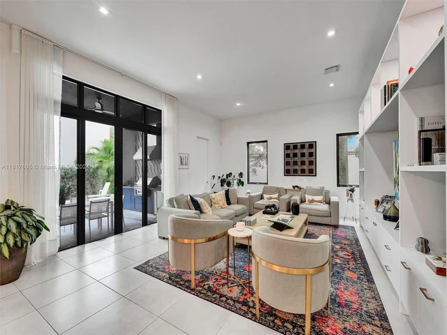 8151 NW 48th Ter, Doral FL 33166