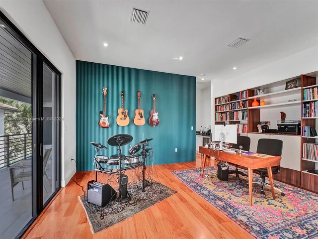 8151 NW 48th Ter, Doral FL 33166