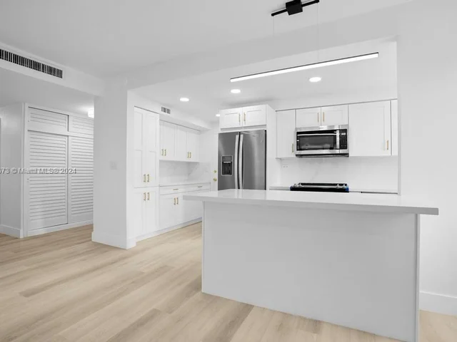 1408 Brickell Bay Dr # 518, Miami FL 33131