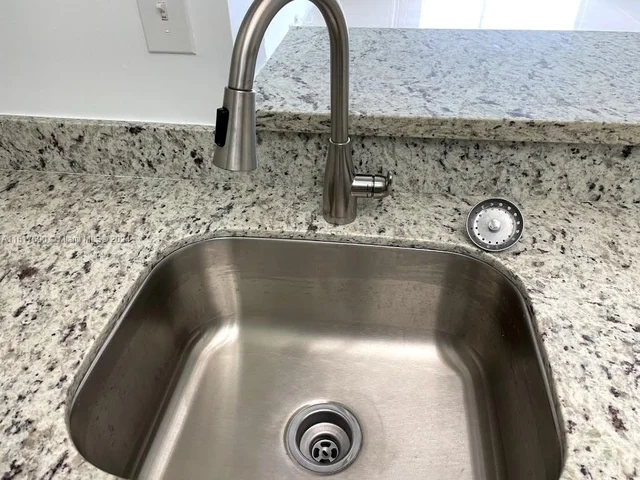 482 NW 165th St Rd # 607, Miami FL 33169