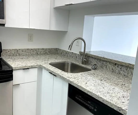 482 NW 165th St Rd # 607, Miami FL 33169