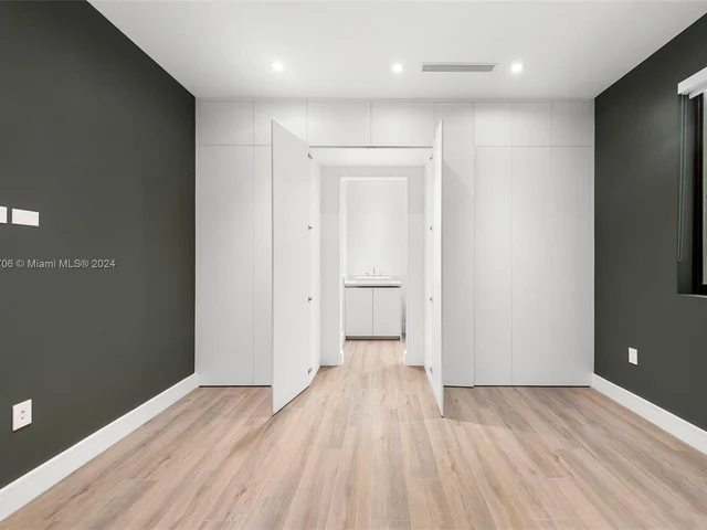 2955 Coconut Ave, Miami FL 33133