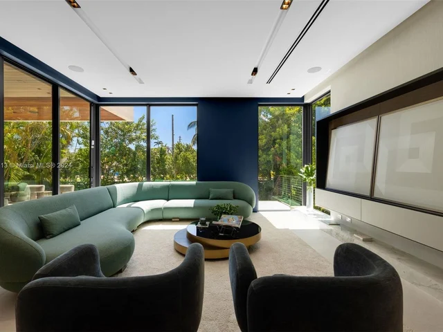 1098 N Venetian Dr, Miami FL 33139