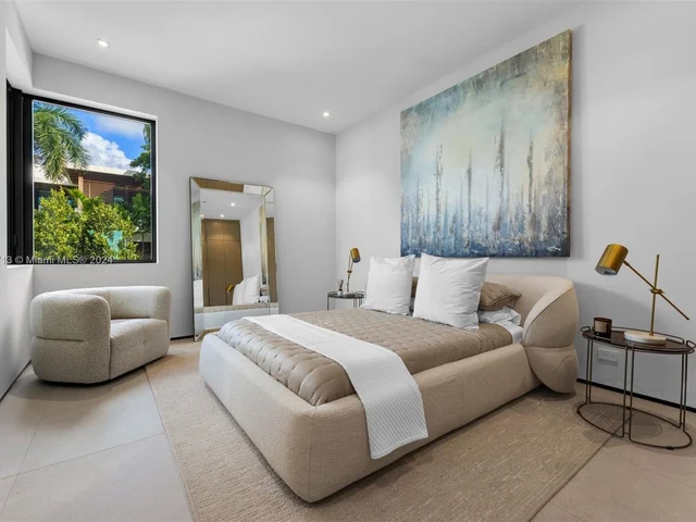 1098 N Venetian Dr, Miami FL 33139